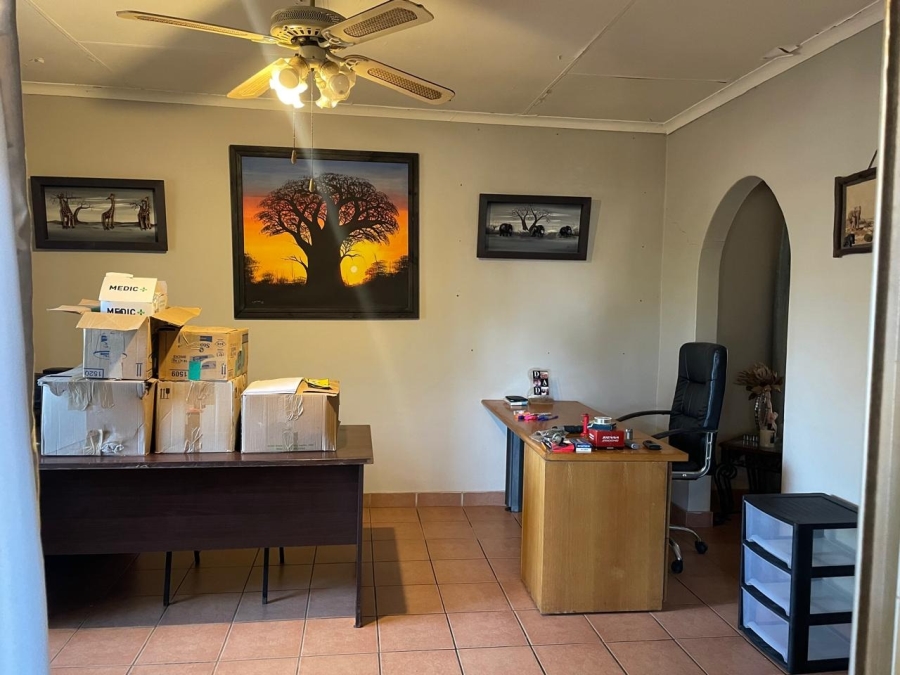 4 Bedroom Property for Sale in Geelhoutpark North West